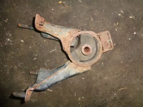 Βάση Μεσαία Κρεμαγιέραs για TOYOTA COROLLA (2002 - 2004) (E120) Βάση Μεσαία Κρεμαγιέραs για TOYOTA COROLLA (2002 - 2004) (E120)