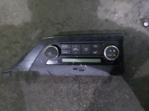 Χειριστήρια Καλοριφέρ για TOYOTA AURIS (2009 - 2013) Χειριστήρια Καλοριφέρ για TOYOTA AURIS (2009 - 2013)