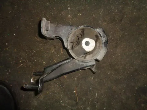 Βάση Μεσαία Κρεμαγιέραs για TOYOTA AURIS (2009 - 2013) Βάση Μεσαία Κρεμαγιέραs για TOYOTA AURIS (2009 - 2013)
