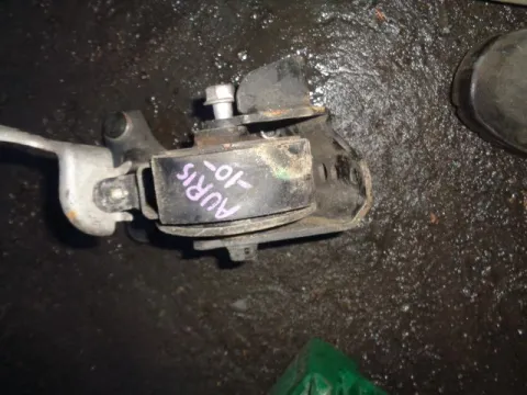 Βάση Μεσαία Κρεμαγιέραs για TOYOTA AURIS (2009 - 2013) Βάση Μεσαία Κρεμαγιέραs για TOYOTA AURIS (2009 - 2013)