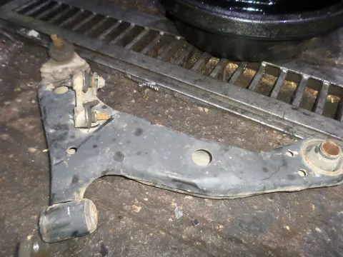 Ψαλίδι Εμπρός Δεξί για TOYOTA COROLLA (1992 - 1997) (AE100) Ψαλίδι Εμπρός Δεξί για TOYOTA COROLLA (1992 - 1997) (AE100)