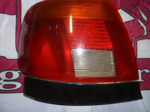 Φανάρι Πίσω Αριστερό Ραγισμένο για AUDI A4 (1995 - 1998) (8D) Sedan - 4dr Φανάρι Πίσω Αριστερό Ραγισμένο για AUDI A4 (1995 - 1998) (8D) Sedan - 4dr