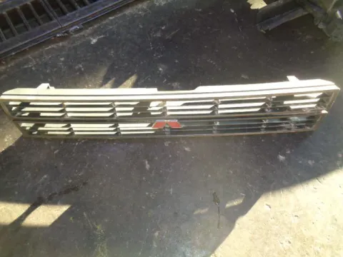 Μάσκα για MITSUBISHI LANCER (1992 - 1995) (CB) Μάσκα για MITSUBISHI LANCER (1992 - 1995) (CB)