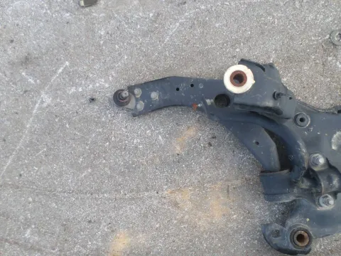 Ψαλίδι Εμπρός Αριστερό για FORD FOCUS (2011 - ) Ψαλίδι Εμπρός Αριστερό για FORD FOCUS (2011 - )