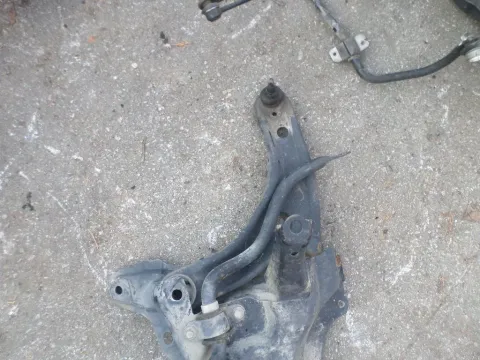 Ψαλίδι Εμπρός Αριστερό για TOYOTA YARIS (2006 - 2009) (KL9)