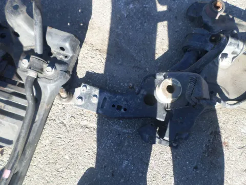 Ψαλίδι Εμπρός Δεξί για FORD FOCUS (2011 - ) () Ψαλίδι Εμπρός Δεξί για FORD FOCUS (2011 - ) ()