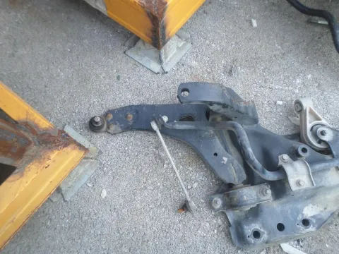 Ψαλίδι Εμπρός Αριστερό για FORD FOCUS (2002 - 2004) Mk1b Ψαλίδι Εμπρός Αριστερό για FORD FOCUS (2002 - 2004) Mk1b