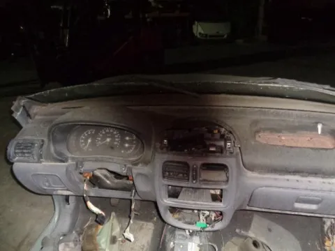 Τροπέτο Εμπρός Δεν Έχει Μηχανή Και Σασμάν για RENAULT CLIO (1998 - 2001) (BB_) (CB_) *Α* - 