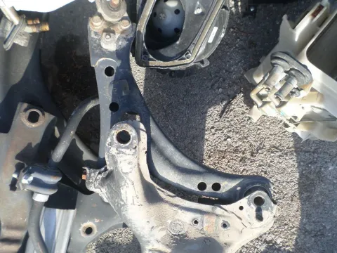 Ψαλίδι Εμπρός Δεξί για TOYOTA AVENSIS (2000 - 2003) (T220) Ψαλίδι Εμπρός Δεξί για TOYOTA AVENSIS (2000 - 2003) (T220)