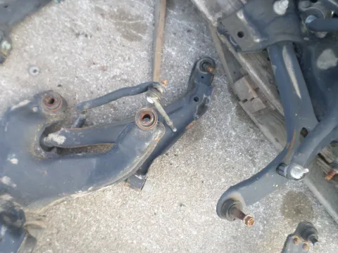 Ψαλίδι Εμπρός Αριστερό για NISSAN PRIMERA (1996 - 1999) (P11)