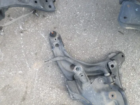 Ψαλίδι Εμπρός Δεξί για TOYOTA YARIS (2006 - 2009) (KL9) Ψαλίδι Εμπρός Δεξί για TOYOTA YARIS (2006 - 2009) (KL9)