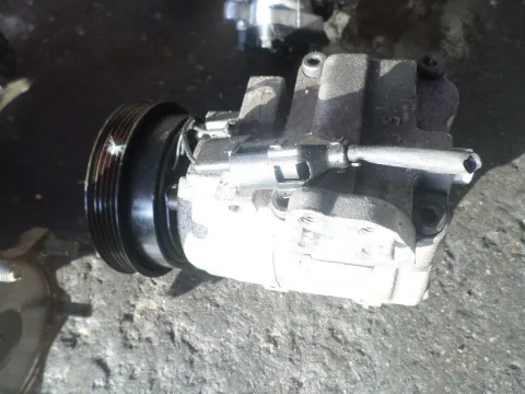 Συμπιεστής A-C (Κομπρέσορας) για HYUNDAI H-1 STAREX (1998 - 2001) Συμπιεστής A-C (Κομπρέσορας) για HYUNDAI H-1 STAREX (1998 - 2001)