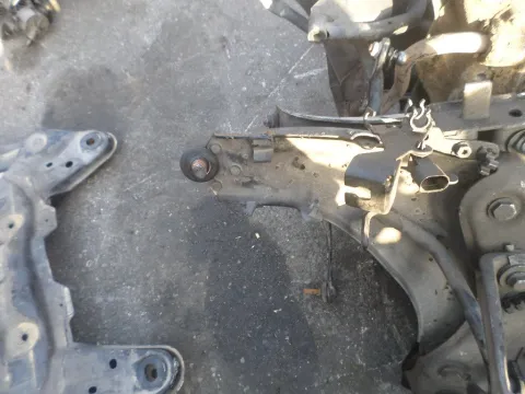 Ψαλίδι Εμπρός Αριστερό για RENAULT LAGUNA (2001 - 2005) (BG) (KG) Ψαλίδι Εμπρός Αριστερό για RENAULT LAGUNA (2001 - 2005) (BG) (KG)