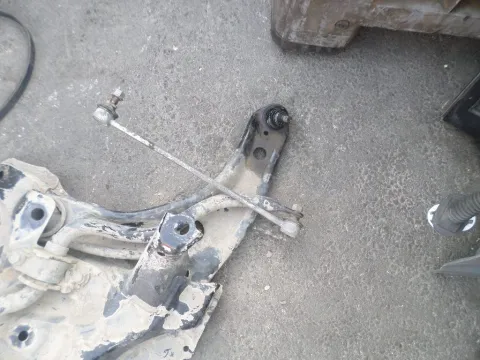 Ψαλίδι Εμπρός Αριστερό για TOYOTA YARIS (2009 - 2012) (XP90) Ψαλίδι Εμπρός Αριστερό για TOYOTA YARIS (2009 - 2012) (XP90)