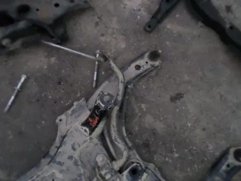 Ψαλίδι Εμπρός Δεξί για TOYOTA YARIS (2009 - 2012) (XP90) Ψαλίδι Εμπρός Δεξί για TOYOTA YARIS (2009 - 2012) (XP90)