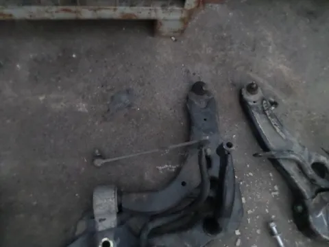 Ψαλίδι Εμπρός Αριστερό για FORD FUSION (2002 - 2005) (JU) Ψαλίδι Εμπρός Αριστερό για FORD FUSION (2002 - 2005) (JU)
