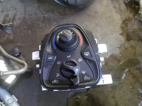 Χειριστήρια Καλοριφέρ για TOYOTA AYGO (2014 - ) Χειριστήρια Καλοριφέρ για TOYOTA AYGO (2014 - )