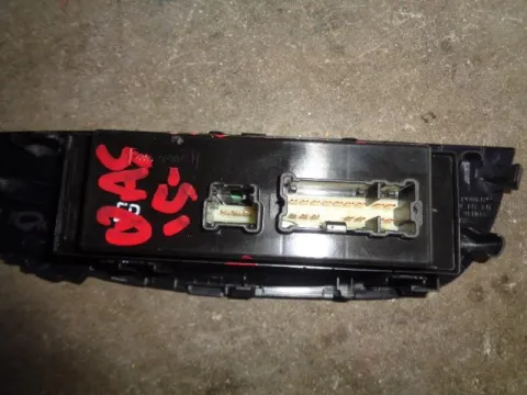 Διακόπτης Πόρτας Παραθύρων Κεντρικός Αριστερής για NISSAN QASHQAI (2014 - ) -  Διακόπτης Πόρτας Παραθύρων Κεντρικός Αριστερής για NISSAN QASHQAI (2014 - ) -