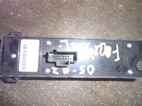 Διακόπτης Πόρτας Παραθύρων Κεντρικός Αριστερής 4πλός για FORD FOCUS (2004 - 2008) Mk2a (DA3 - C307) -  Διακόπτης Πόρτας Παραθύρων Κεντρικός Αριστερής 4πλός για FORD FOCUS (2004 - 2008) Mk2a (DA3 - C307) -