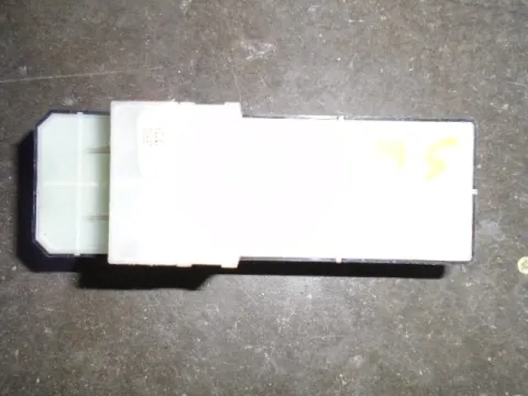 Διακόπτης Πόρτας Παραθύρων Κεντρικός Αριστερής 2πλός για SUZUKI SPLASH (2008 - 2012) (A5B) , OPEL AGILA (2008 - ) - 