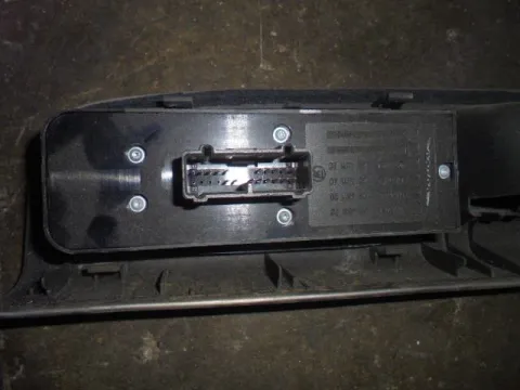 Διακόπτης Πόρτας Παραθύρων Κεντρικός Αριστερής 4ΠΛΟΣ για VOLVO S40 (2004 - 2007) (MS) -  Διακόπτης Πόρτας Παραθύρων Κεντρικός Αριστερής 4ΠΛΟΣ για VOLVO S40 (2004 - 2007) (MS) -