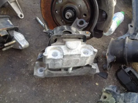 Βάση Μηχανής Δεξιά για TOYOTA AURIS (2009 - 2013) Βάση Μηχανής Δεξιά για TOYOTA AURIS (2009 - 2013)