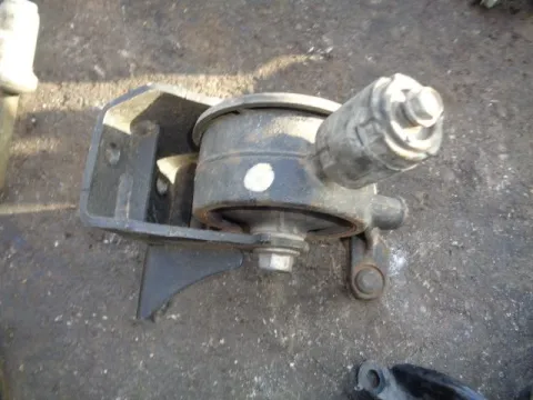 Βάση Μεσαία Κρεμαγιέραs για TOYOTA RAV-4  (2004 - 2005) (XA20) Βάση Μεσαία Κρεμαγιέραs για TOYOTA RAV-4  (2004 - 2005) (XA20)
