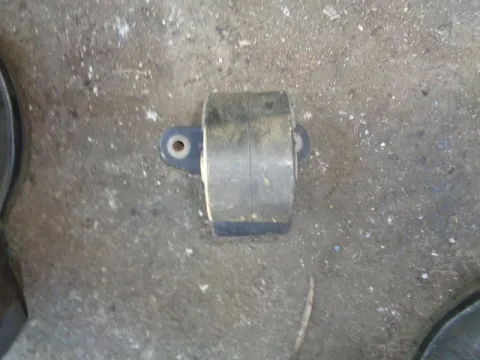 Βάση Κιβωτίου (Σασμάν) Μεσαία για HONDA CIVIC (2004 - 2005) (EP - S - U - V - M) Βάση Κιβωτίου (Σασμάν) Μεσαία για HONDA CIVIC (2004 - 2005) (EP - S - U - V - M)