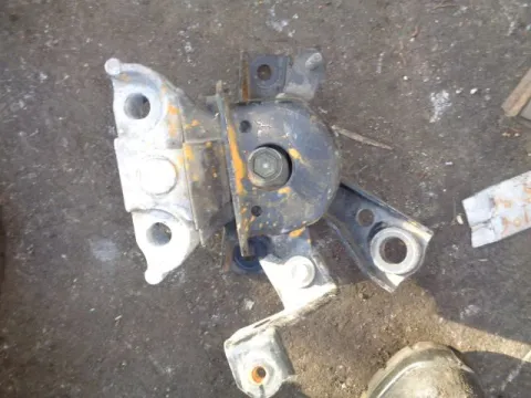 Βάση Μηχανής Δεξιά για TOYOTA AURIS (2009 - 2013) Βάση Μηχανής Δεξιά για TOYOTA AURIS (2009 - 2013)