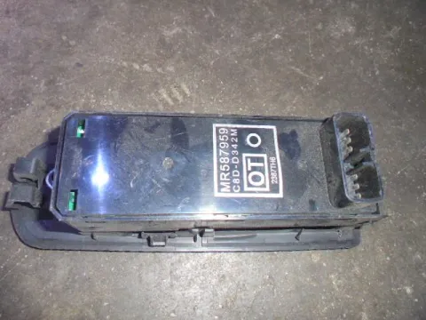 Διακόπτης Πόρτας Παραθύρων Κεντρικός Αριστερής 2ΠΛΟΣ για MITSUBISHI COLT (2005 - 2008 ) (CZ)