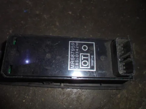 Διακόπτης Πόρτας Παραθύρων Κεντρικός Αριστερής  2ΠΛΟΣ για MITSUBISHI COLT (2005 - 2008 ) (CZ)