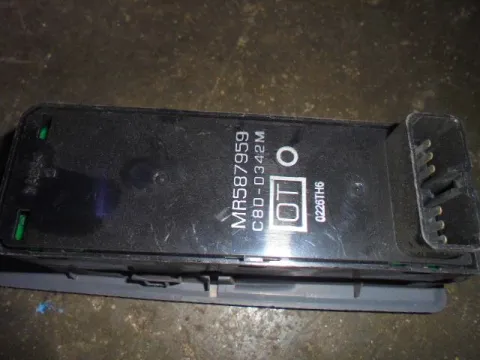 Διακόπτης Πόρτας Παραθύρων Κεντρικός Αριστερής 2ΠΛΟΣ για MITSUBISHI COLT (2005 - 2008 ) (CZ)