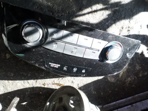 Χειριστήρια Καλοριφέρ για NISSAN QASHQAI (2014 - ) Χειριστήρια Καλοριφέρ για NISSAN QASHQAI (2014 - )