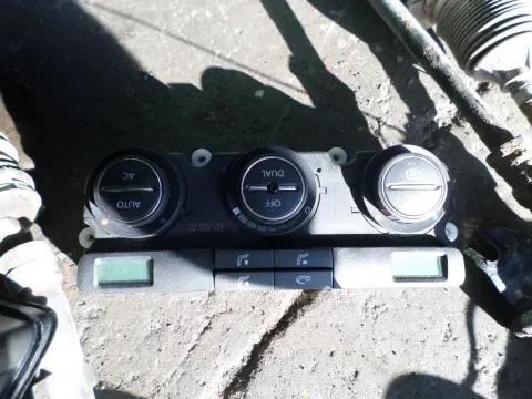 Χειριστήρια Καλοριφέρ για VW TIGUAN (2008 - 2012) (5N) Χειριστήρια Καλοριφέρ για VW TIGUAN (2008 - 2012) (5N)