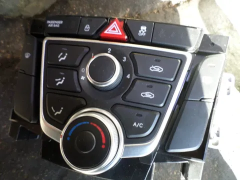Χειριστήρια Καλοριφέρ για HYUNDAI i30 (2015 - ) Χειριστήρια Καλοριφέρ για HYUNDAI i30 (2015 - )