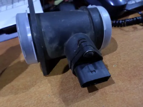 Μετρητής Μάζας Αέρος (MAF - LUFT - AIR FLOW) 06A906461 για AUDI A3 (2000 - 2003) (8L) Μετρητής Μάζας Αέρος (MAF - LUFT - AIR FLOW) 06A906461 για AUDI A3 (2000 - 2003) (8L)