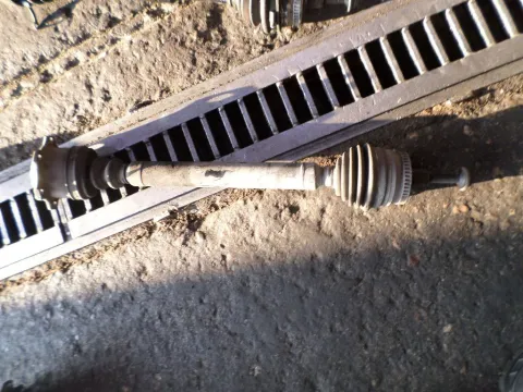 Ημιαξόνιο Εμπρός Δεξί Με ABS για AUDI A4 (1999 - 2001) (8D) Ημιαξόνιο Εμπρός Δεξί Με ABS για AUDI A4 (1999 - 2001) (8D)