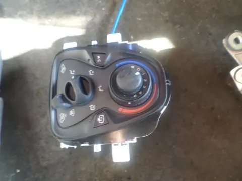 Χειριστήρια Καλοριφέρ για TOYOTA AYGO (2014 - ) Χειριστήρια Καλοριφέρ για TOYOTA AYGO (2014 - )