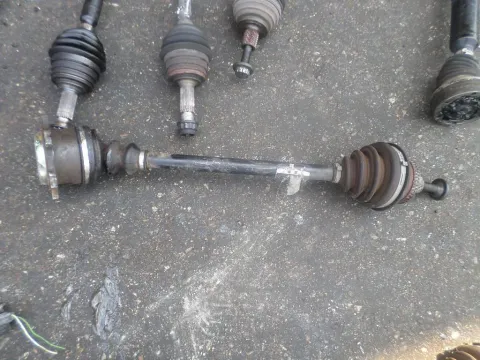 Ημιαξόνιο Εμπρός Δεξί Με ABS για AUDI A4 (1995 - 1998) (8D) Ημιαξόνιο Εμπρός Δεξί Με ABS για AUDI A4 (1995 - 1998) (8D)
