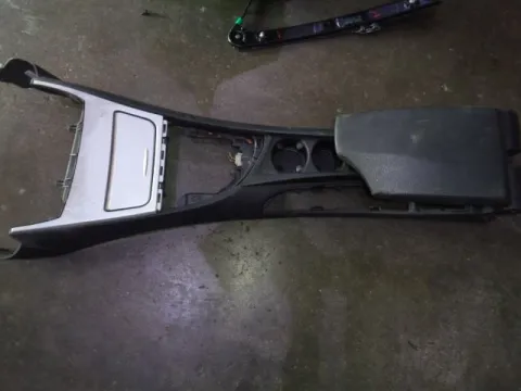 Υποβραχιόνιο(Τεμπέλης) Κονσόλας για BMW 3 Series (2005 - 2008) (E90-1-2-3) , (2008 - 2012) (E90-1-2-3 F-L) Υποβραχιόνιο(Τεμπέλης) Κονσόλας για BMW 3 Series (2005 - 2008) (E90-1-2-3) , (2008 - 2012) (E90-1-2-3 F-L)