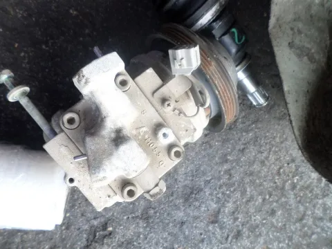 Συμπιεστής A-C (Κομπρέσορας) για TOYOTA AVENSIS (2000 - 2003) (T220) Συμπιεστής A-C (Κομπρέσορας) για TOYOTA AVENSIS (2000 - 2003) (T220)