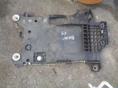 Βάση Μπαταριας για BMW X5 (2007 - 2010) (E70) , (2011- 2014) (E70 F-L) *Δ* Βάση Μπαταριας για BMW X5 (2007 - 2010) (E70) , (2011- 2014) (E70 F-L) *Δ*
