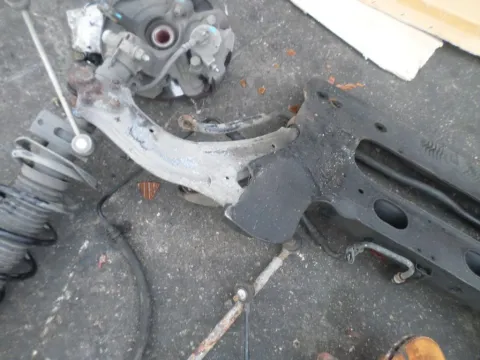 Ψαλίδι Εμπρός Αριστερό για CITROEN XSARA (2000 - 2003) Ψαλίδι Εμπρός Αριστερό για CITROEN XSARA (2000 - 2003)