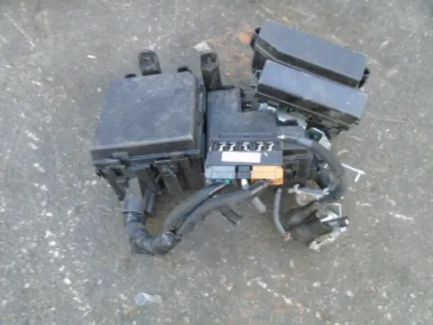 Ασφαλειοθήκη Μπαταρίας για NISSAN QASHQAI (2007 - 2010) (J10) (JJ10) DIESEL *Δ* Ασφαλειοθήκη Μπαταρίας για NISSAN QASHQAI (2007 - 2010) (J10) (JJ10) DIESEL *Δ*