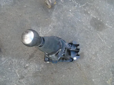 Μοχλός Ταχυτήτων Χ.Ντίζες για TOYOTA YARIS (2015 - ) **Δ** Μοχλός Ταχυτήτων Χ.Ντίζες για TOYOTA YARIS (2015 - ) **Δ**