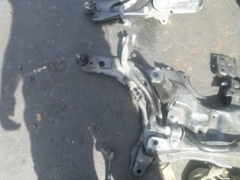 Ψαλίδι Εμπρός Αριστερό για TOYOTA YARIS (2015 - ) Ψαλίδι Εμπρός Αριστερό για TOYOTA YARIS (2015 - )