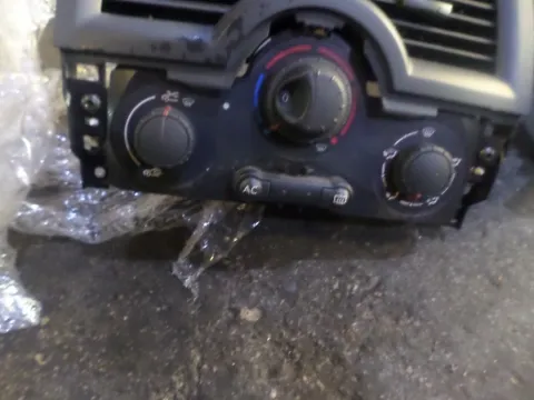 Χειριστήρια Καλοριφέρ για RENAULT MEGANE (2002 - 2005) (LM) (KM) (EM) (CM) Χειριστήρια Καλοριφέρ για RENAULT MEGANE (2002 - 2005) (LM) (KM) (EM) (CM)