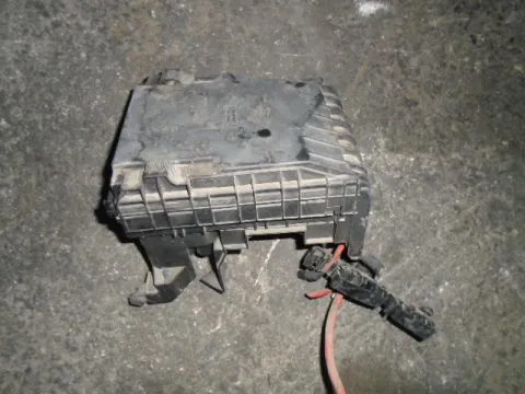 Ασφαλειοθήκη Μπαταρίας για VW SCIROCCO (2008 - 2014) (137) *Δ* Ασφαλειοθήκη Μπαταρίας για VW SCIROCCO (2008 - 2014) (137) *Δ*