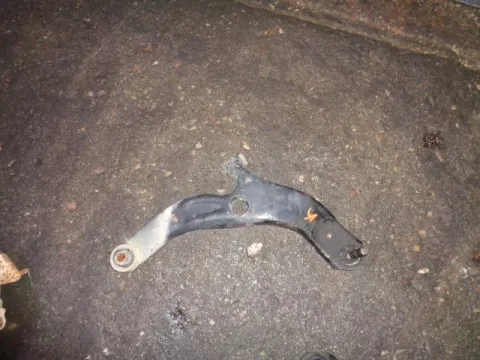 Ψαλίδι Εμπρός Δεξί για MAZDA 323 (2001 - 2003) (BJ) Ψαλίδι Εμπρός Δεξί για MAZDA 323 (2001 - 2003) (BJ)