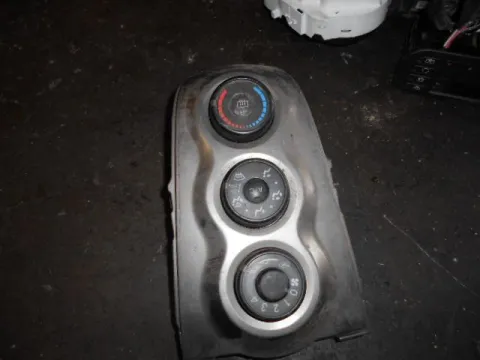 Χειριστήρια Καλοριφέρ για TOYOTA YARIS (2009 - 2012) (XP90) Χειριστήρια Καλοριφέρ για TOYOTA YARIS (2009 - 2012) (XP90)